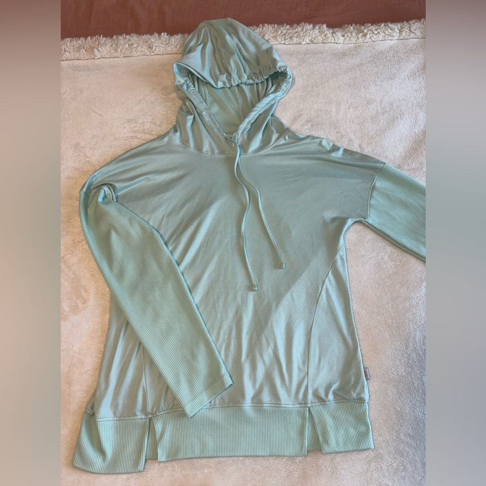 Light sweater active pull over size small teal color